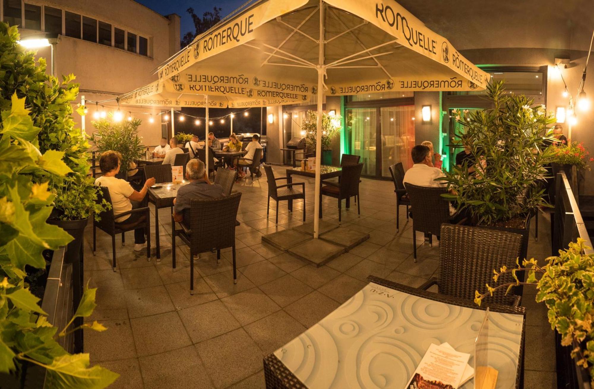 Azul Hotel & Restaurant 帕蒂赞斯克 外观 照片